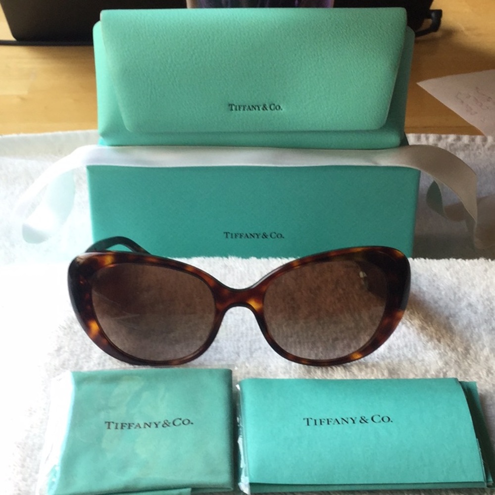 🎉HOST PICK🎉TIFFANY & CO. COLOR SUNGLASSES 🎉🎉🎉